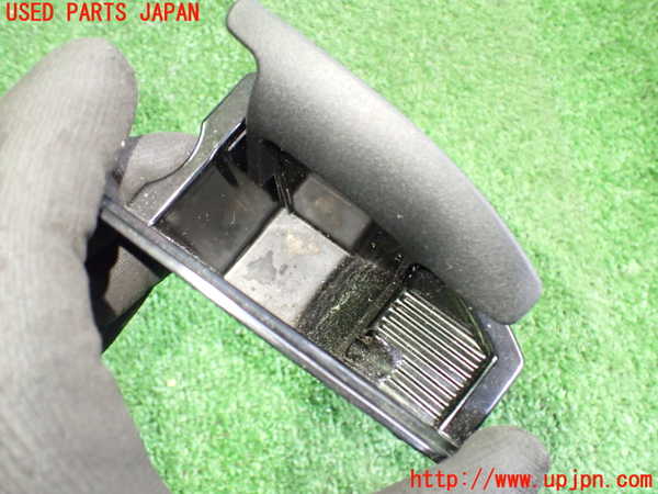 2UPJ-9238567821]ベンツ CLS550 C219(219372)灰皿1 中古_4