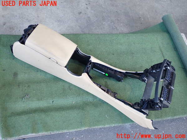 2UPJ-9238567540]ベンツ CLS550 C219(219372)センターコンソール 中古_2