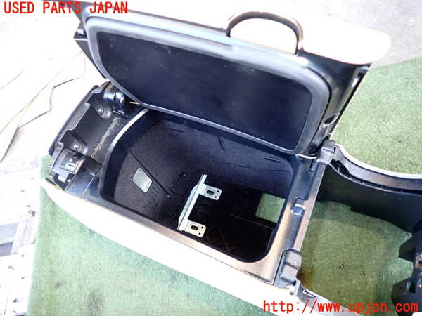 2UPJ-9238567540]ベンツ CLS550 C219(219372)センターコンソール 中古_3