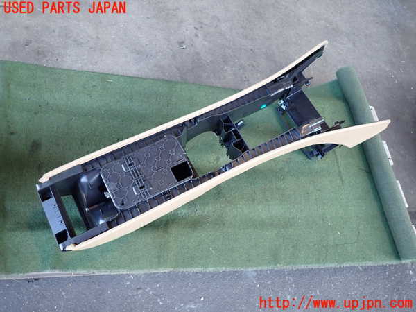 2UPJ-9238567540]ベンツ CLS550 C219(219372)センターコンソール 中古_5