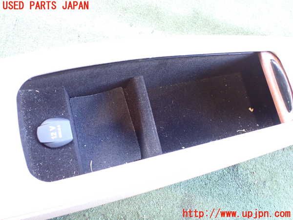 2UPJ-9238567549]ベンツ CLS550 C219(219372)コンソール 中古_4