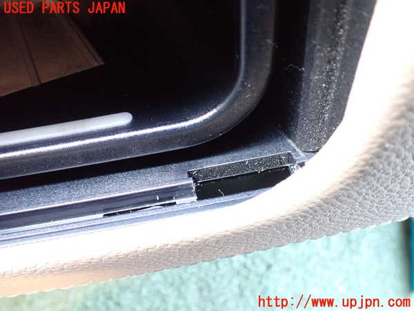 2UPJ-9238567549]ベンツ CLS550 C219(219372)コンソール 中古_5