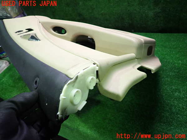 2UPJ-9238561264]ベンツ CLS550 C219(219372)左前ドア内張り ジャンク_3