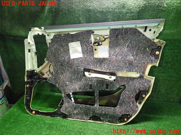 2UPJ-9238561264]ベンツ CLS550 C219(219372)左前ドア内張り ジャンク_4
