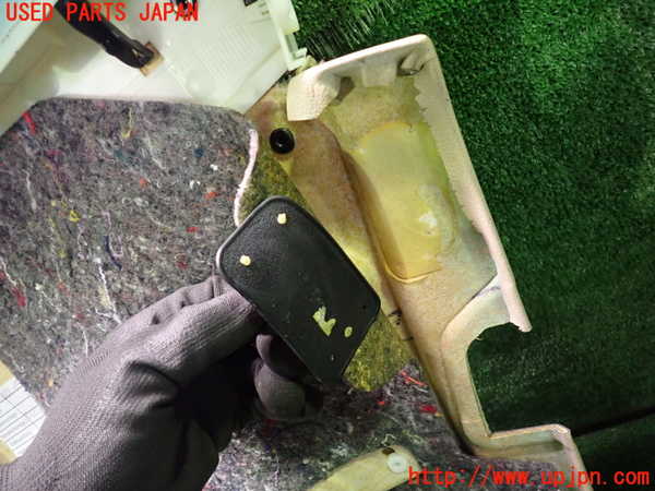 2UPJ-9238561264]ベンツ CLS550 C219(219372)左前ドア内張り ジャンク_5