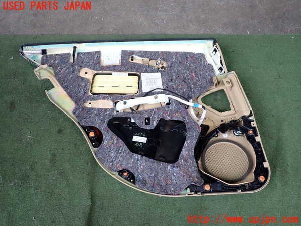 2UPJ-9238561294]ベンツ CLS550 C219(219372)右後ドア内張り ジャンク_3