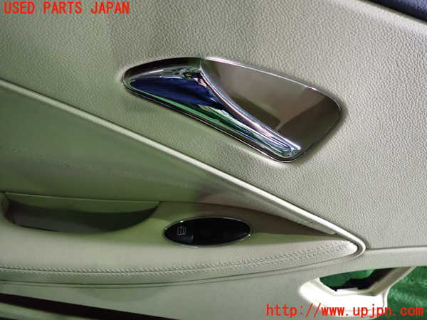 2UPJ-9238561324]ベンツ CLS550 C219(219372)左後ドア内張り 中古_2