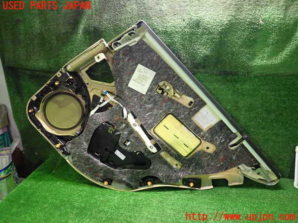 2UPJ-9238561324]ベンツ CLS550 C219(219372)左後ドア内張り 中古_4