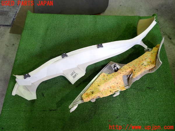 2UPJ-9238567675]ベンツ CLS550 C219(219372)右リアピラートリム 中古_4