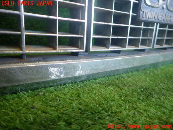 2UPJ-9238571050]クラウン 4ドア ハードトップ(MS135)ラジエターグリル 中古_2