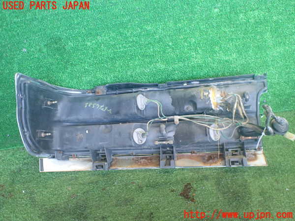 2UPJ-9238571530]クラウン 4ドア ハードトップ(MS135)右テールランプ 中古_3