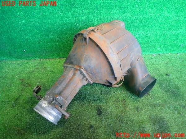 2UPJ-9238572560]クラウン 4ドア ハードトップ(MS135)エアクリーナーボックス 中古_2