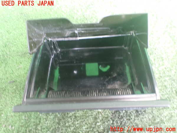 2UPJ-9238577821]クラウン 4ドア ハードトップ(MS135)灰皿1 中古_2