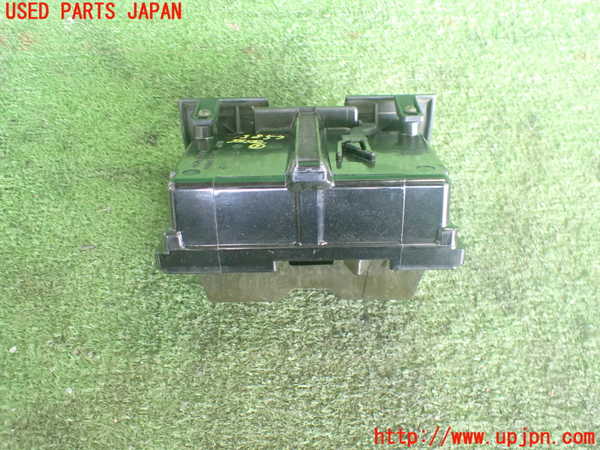 2UPJ-9238577821]クラウン 4ドア ハードトップ(MS135)灰皿1 中古_3