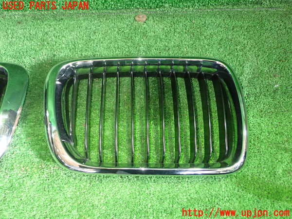 1UPJ-9238581050]BMW 318ti E36(CG19)ラジエターグリル 中古_2