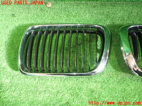 1UPJ-9238581050]BMW 318ti E36(CG19)ラジエターグリル 中古_3