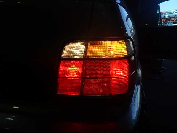 1UPJ-9238581530]BMW 318ti E36(CG19)右テールランプ 中古_3