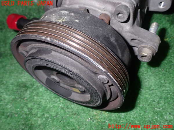 1UPJ-9238586025]BMW 318ti E36(CG19)エアコンコンプレッサー 中古_4