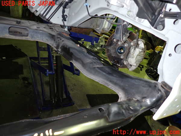 1UPJ-9238595285]セレナ Sハイブリッド(HFC26)フロントメンバー 中古_2