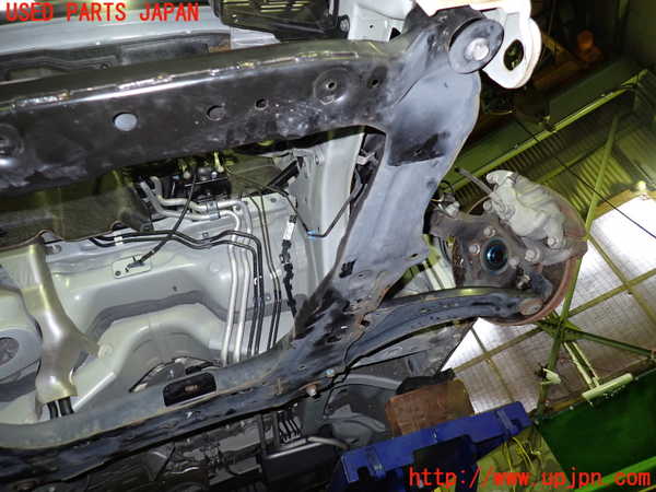 1UPJ-9238595285]セレナ Sハイブリッド(HFC26)フロントメンバー 中古_4