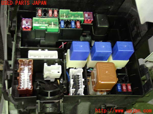 1UPJ-9238596742]セレナ Sハイブリッド(HFC26)ヒューズボックス2 (EGルーム 助手席側)中古_3