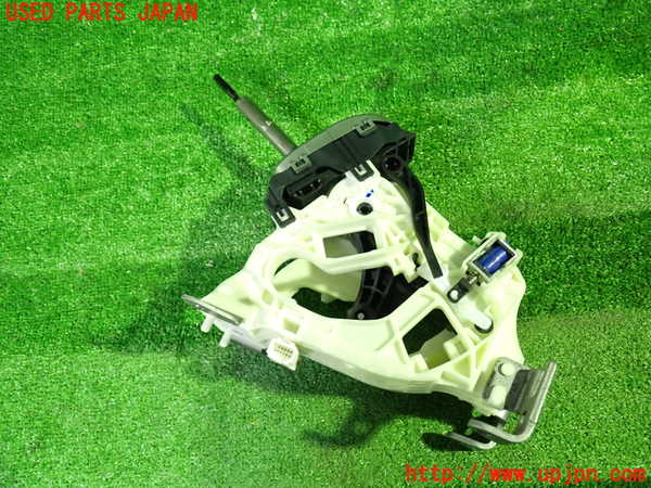 1UPJ-9238597555]セレナ Sハイブリッド(HFC26)ATシフトレバー 中古_3