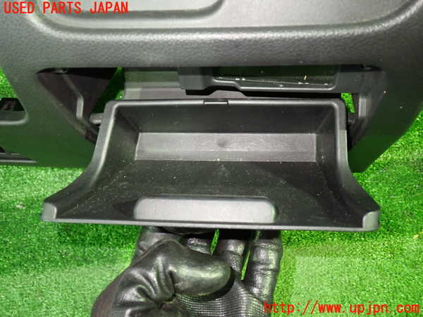 1UPJ-9238597841]セレナ Sハイブリッド(HFC26)小物入れ1 中古_2