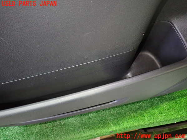1UPJ-9238591264]セレナ Sハイブリッド(HFC26)左前ドア内張り 中古_3