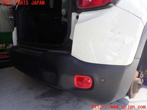 1UPJ-9238601610]ジープ・レネゲード(BV13PM)リアバンパー 中古_2