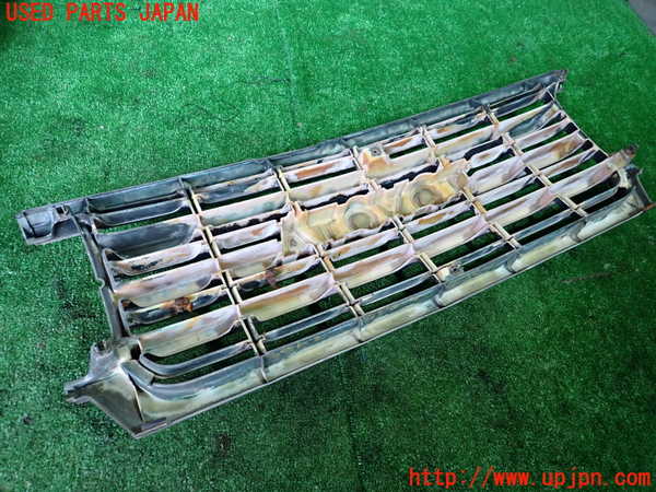 1UPJ-9238621050]ランクル60系(HJ61V(改))ラジエターグリル 中古_3