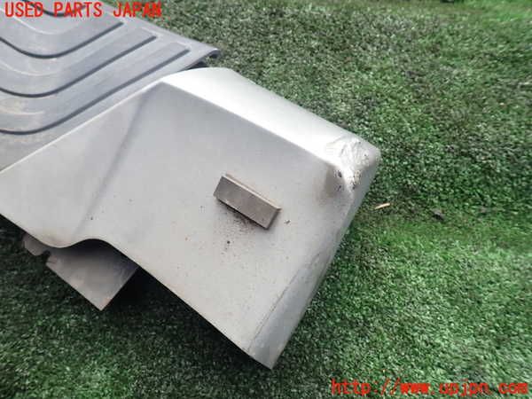 1UPJ-9238631390]パジェロ(V88W)右サイドステップ 中古_2