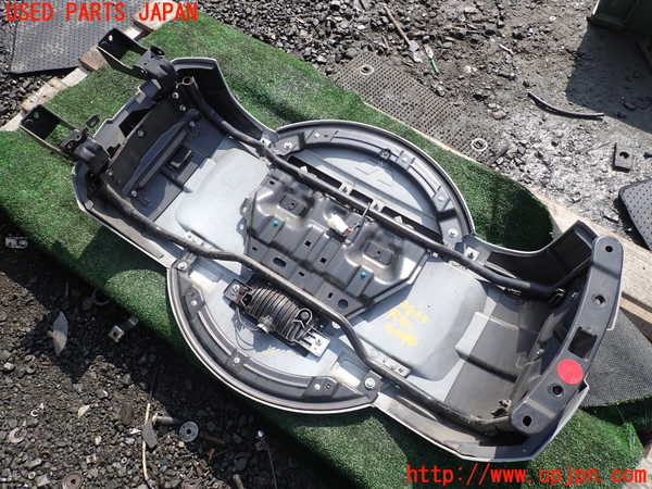 1UPJ-9238631559]パジェロ(V88W)リアフィニッシャー 中古_4