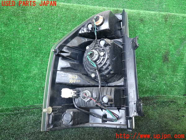 1UPJ-9238631530]パジェロ(V88W)右テールランプ 中古_2