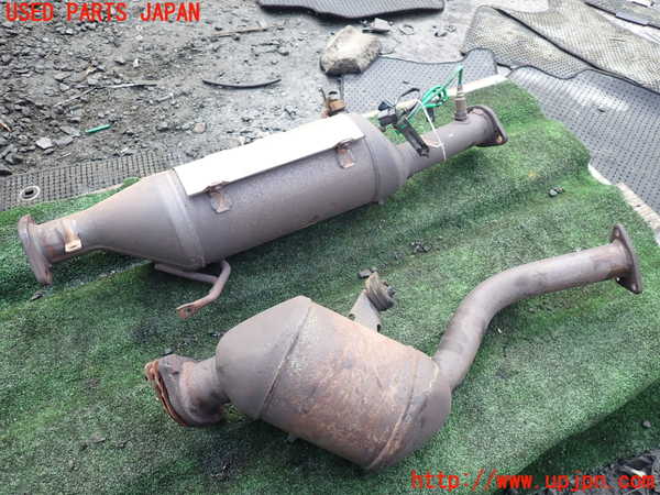 1UPJ-9238632662]パジェロ(V88W)触媒2 中古_2