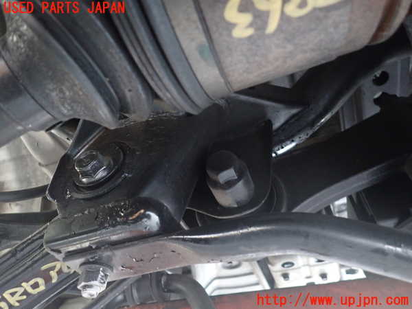 1UPJ-9238635295]パジェロ(V88W)リアメンバー 中古_3