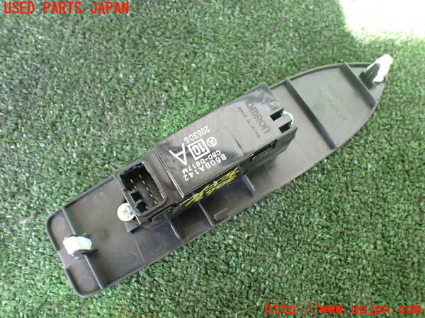 1UPJ-9238636245]パジェロ(V88W)左パワーウィンドウスイッチ 中古_2