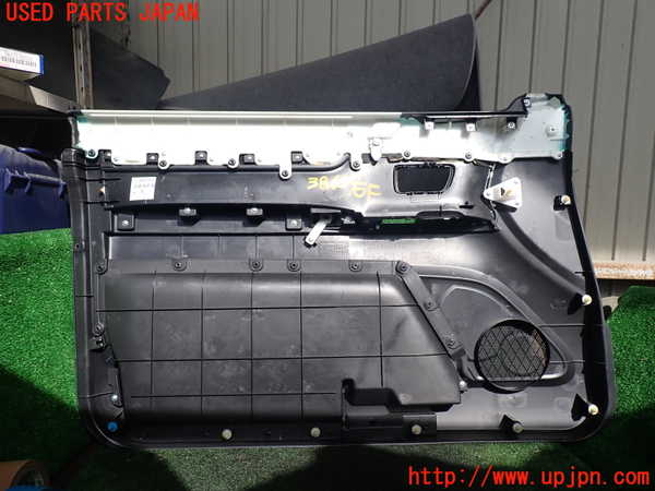 1UPJ-9238631234]パジェロ(V88W)右ドア内張り 中古_3