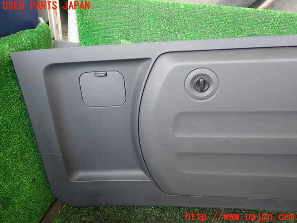 1UPJ-9238631578]パジェロ(V88W)バックドア内張り 中古_3