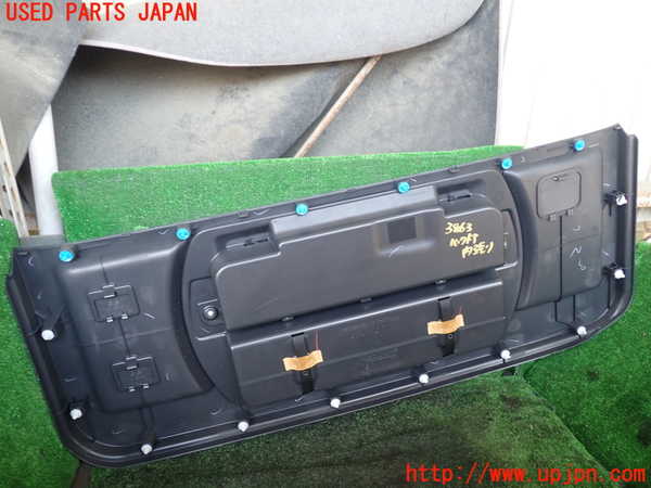 1UPJ-9238631578]パジェロ(V88W)バックドア内張り 中古_4