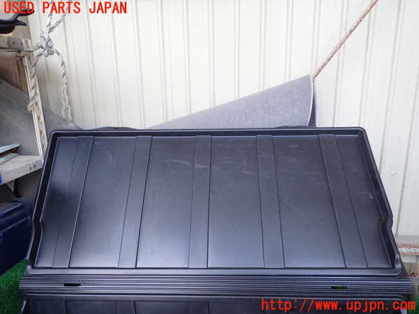 1UPJ-9238637771]パジェロ(V88W)ラゲッジトレイ1 中古_2
