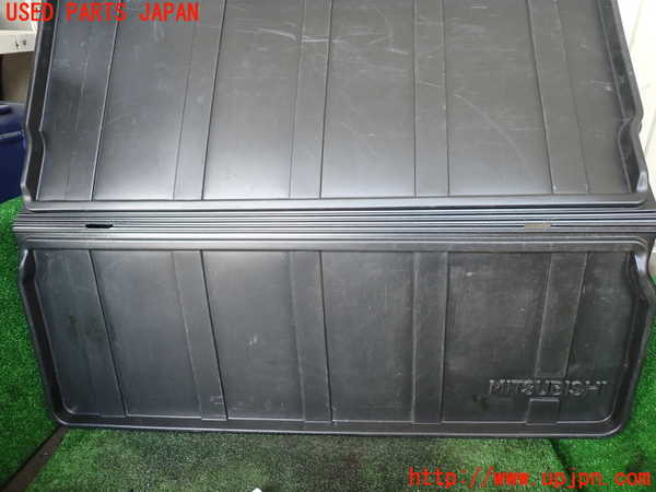 1UPJ-9238637771]パジェロ(V88W)ラゲッジトレイ1 中古_3