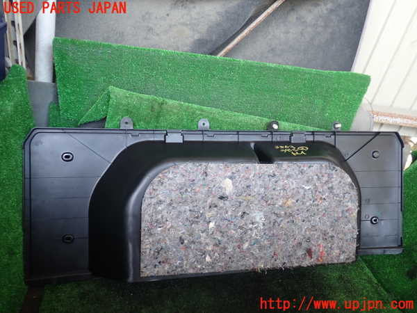 1UPJ-9238637772]パジェロ(V88W)ラゲッジトレイ2 中古_3