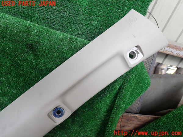 1UPJ-9238637655]パジェロ(V88W)右フロントピラートリム 中古_2