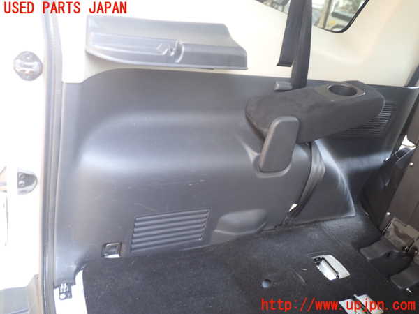 1UPJ-9238637680]パジェロ(V88W)左リアピラートリム 中古_3