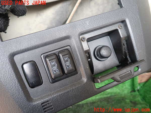 1UPJ-9238637691]パジェロ(V88W)内装トリム類1 中古_2