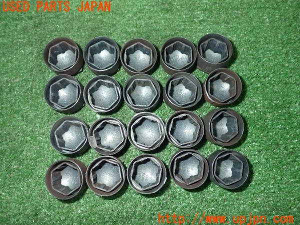 3UPJ=9238650967]アウディA3 スポーツバック 30TFSI(GYDLA 8Y系)純正 8W0 600 026 D ホイールボルトカバー 中古_3