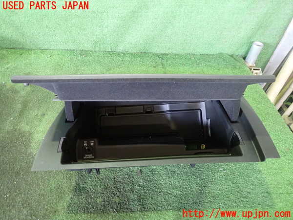 2UPJ-9238657516]アウディ・A3 スポーツバック(GYDLA)グローブボックス1 中古_3