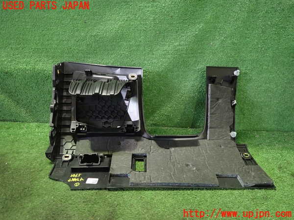 2UPJ-9238657841]アウディ・A3 スポーツバック(GYDLA)小物入れ1 中古_2