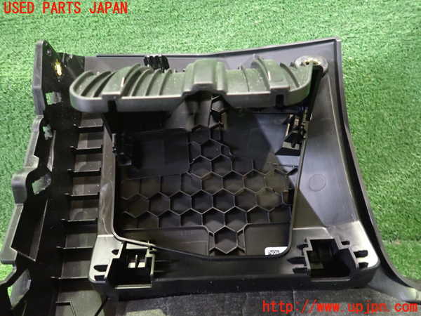 2UPJ-9238657841]アウディ・A3 スポーツバック(GYDLA)小物入れ1 中古_3