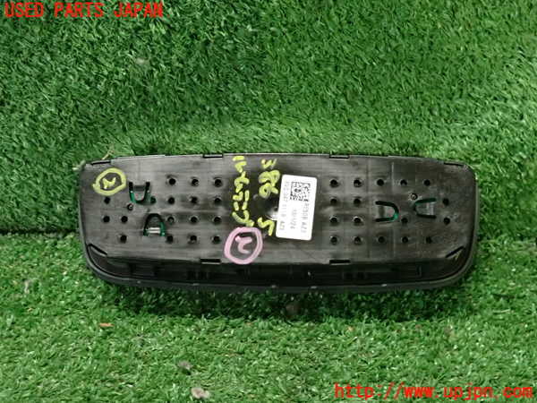 2UPJ-9238656412]アウディ・A3 スポーツバック(GYDLA)ルームランプ2(2列目真中) 中古_2